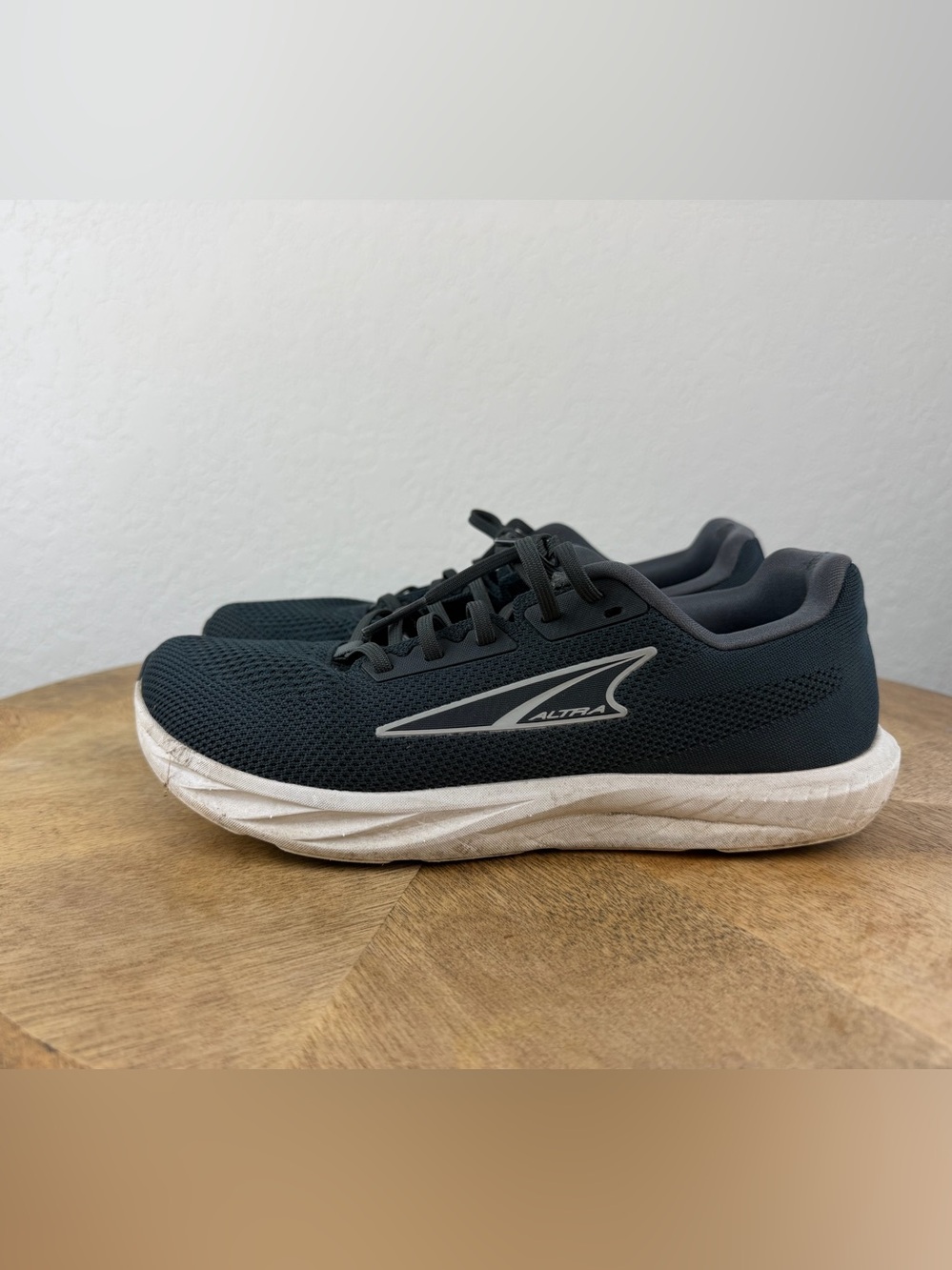 •ALTRA• Women's Escalante 4 Road Running Shoes Black White Size 8